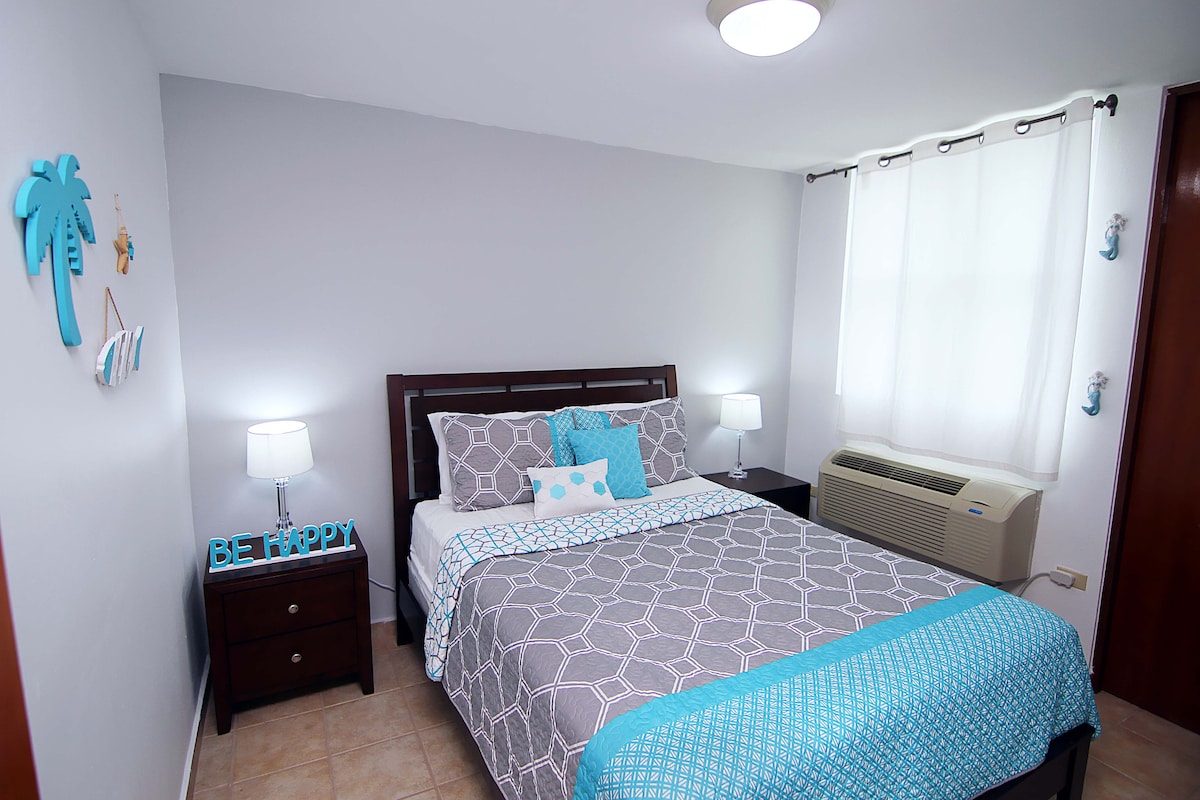 Spálňa s manželskou posteľou Queen 1