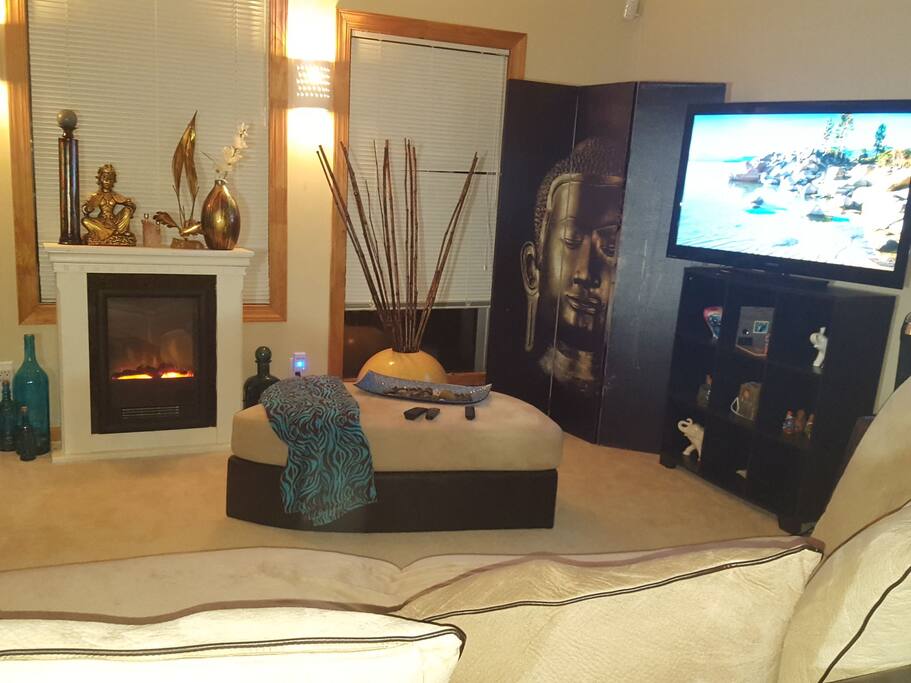 Large TV w Firestick (Netflix & Amazon Prime channels) & Fireplace