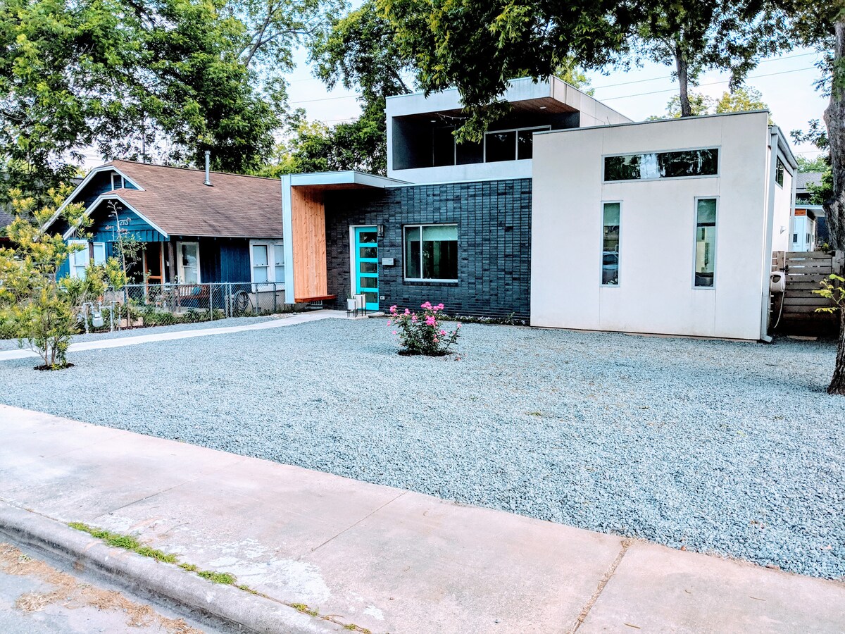 Private Upstairs Suite in East Austin Neighborhood