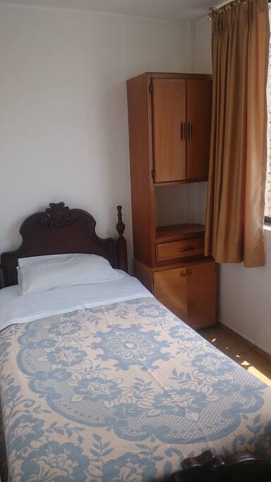 Single Twin Bed en suite facilities