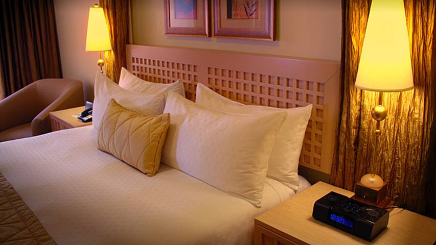 2 bedroom lock-off on the Las Vegas Strip gallery image 2