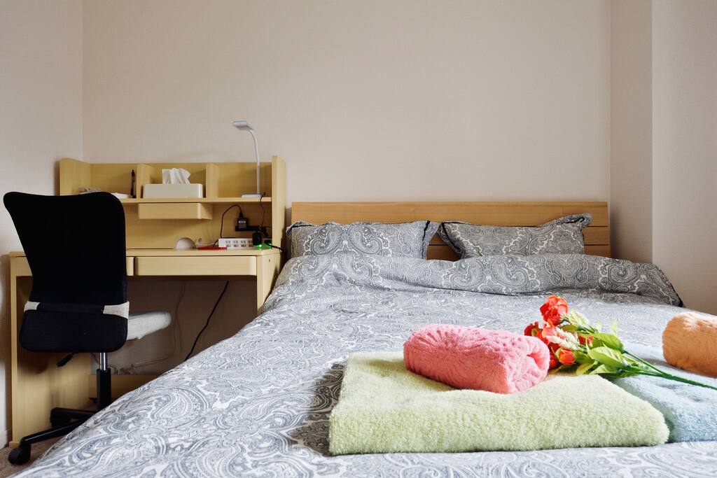 Bed & desk
