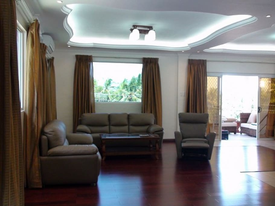 Upstairs livingroom.