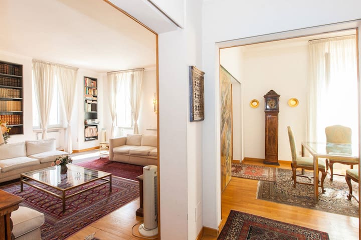 Rome Spanish Steps : Wide Apartment Up to 7 People