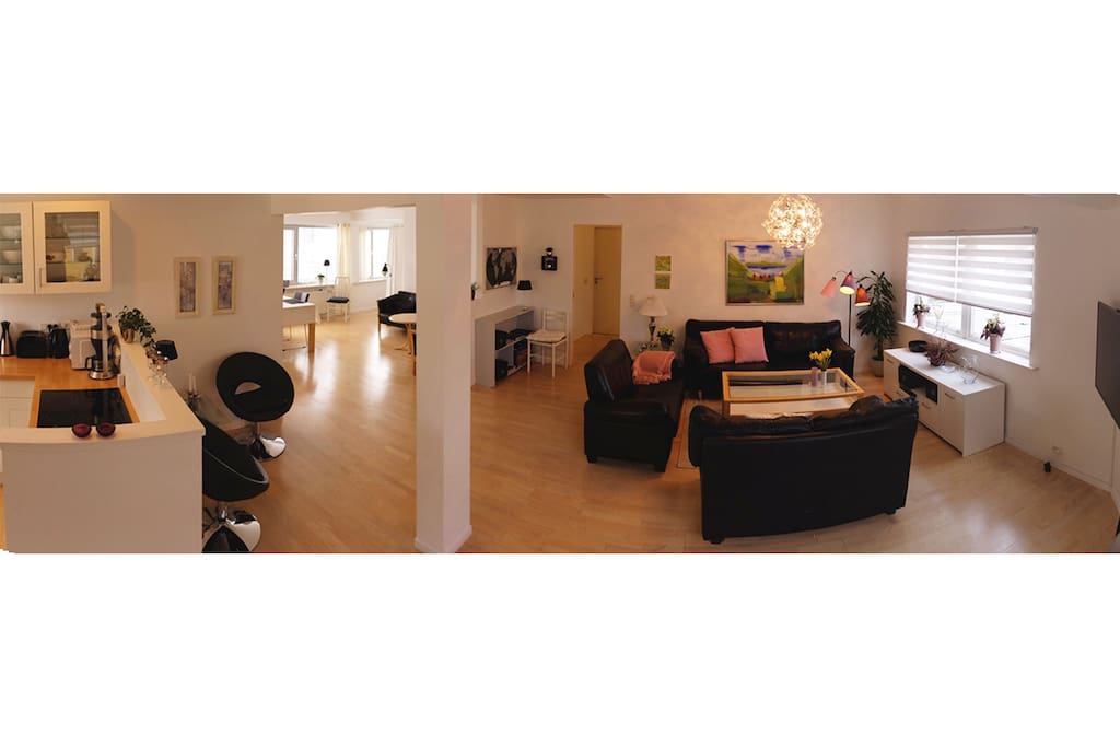 180 degree image of the livingroom.
