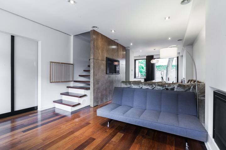 3BR Williamsburg Duplex w/Backyard gallery image 3