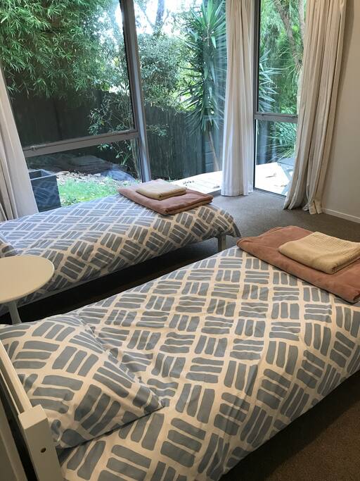 The second bedroom with 2 single beds