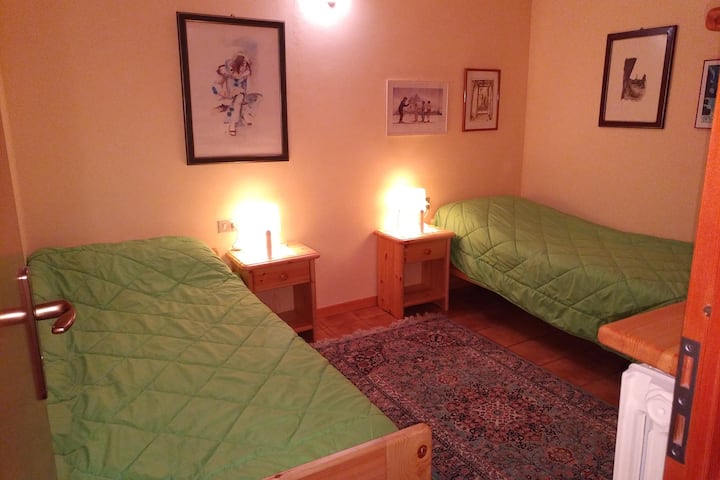 חדר שינה 2 מיטות יחיד