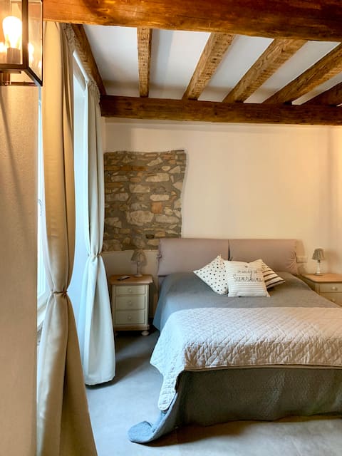 Renovated house center 017067-FOR-00020 S00074