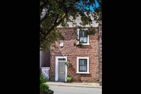 Cosy 2 bedroom cottage in St Bees village near sea