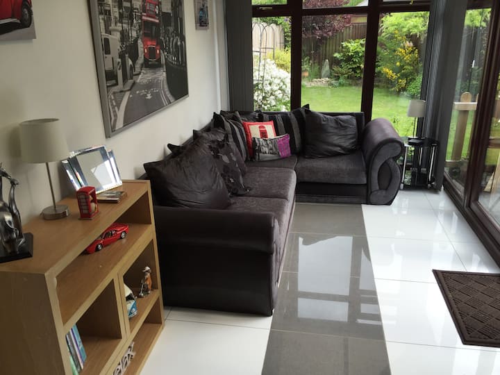 Single In Cul-de-sac Near Wakefield Centre, M1/m62 - Wakefield