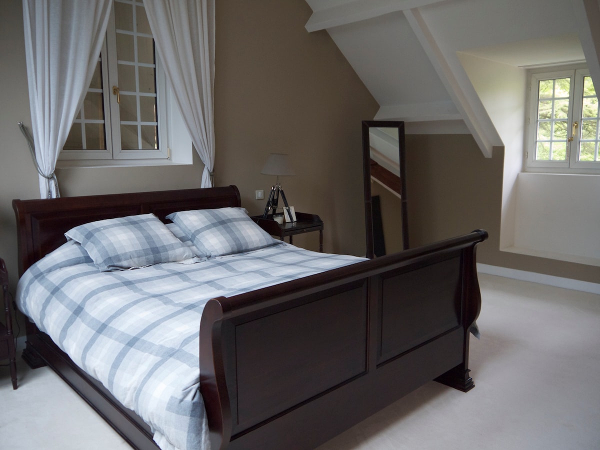 Izba s jeleňmi, druhé poschodie