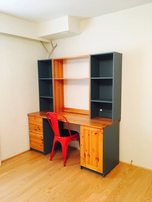 desk in the bedroom ,high speed wifi