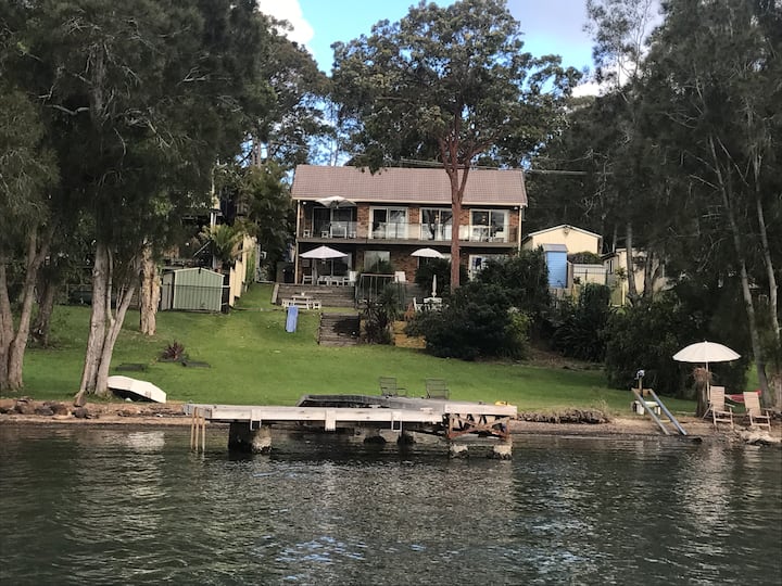 Hygge on the Lake, Lake Macquarie 1.5hr from Syd Houses for Rent in