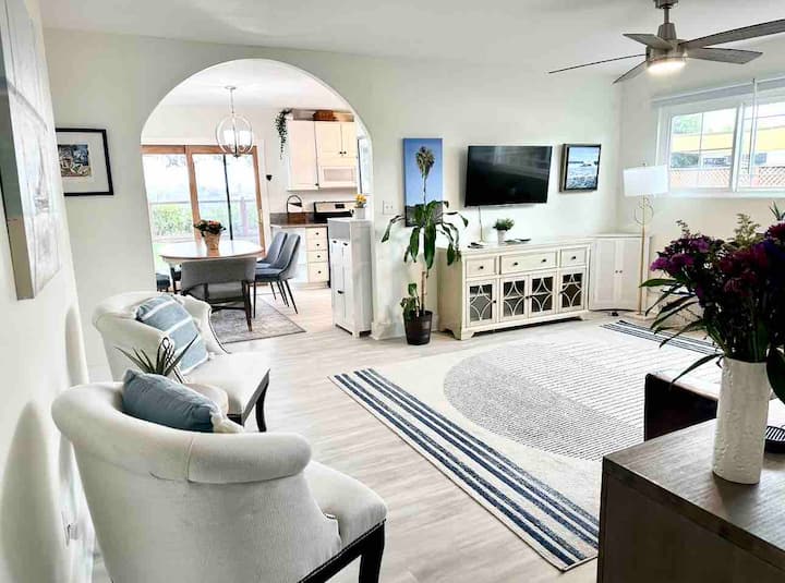 So Cal Art Gallery Home - Great Location, Privacy - San Diego, CA