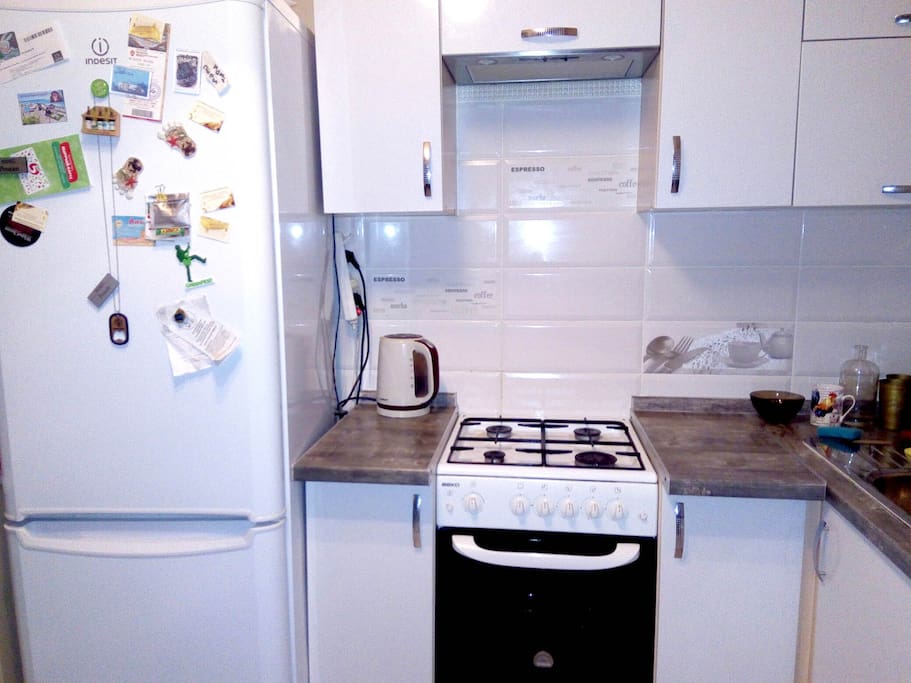 Tea pot, oven, refrigerator