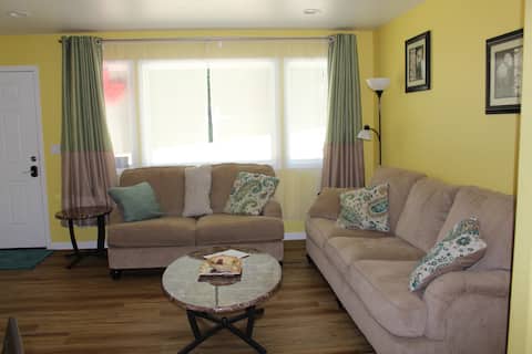 Ladybug Retreat - close to downtown Coos Bay