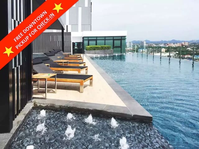 ★ 5 Star Modern Condo in Downtown ★ Rooftop Pool