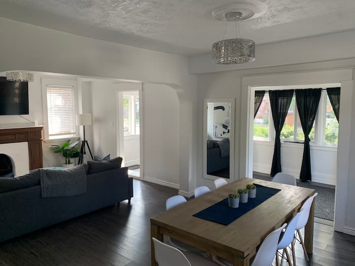 Close to falls! Newly Restored Niagara Falls Home! Houses for Rent in