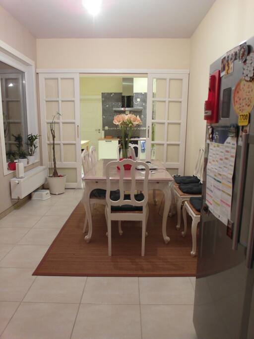 Eating room front
Behind kitchen