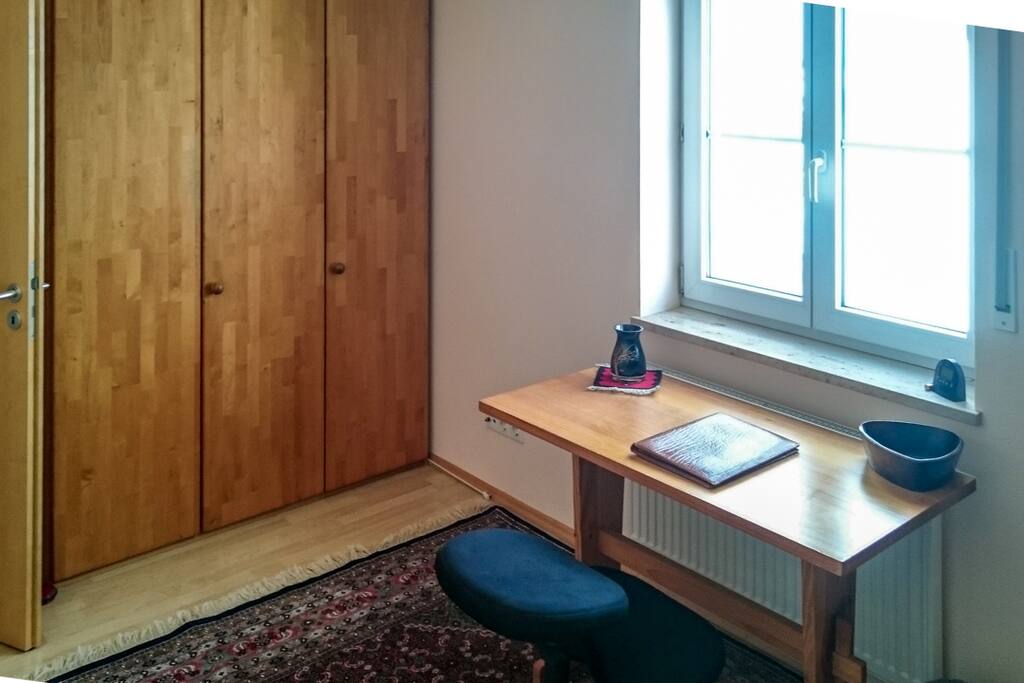 Großer Kleiderschrank zur Mitbenutzung