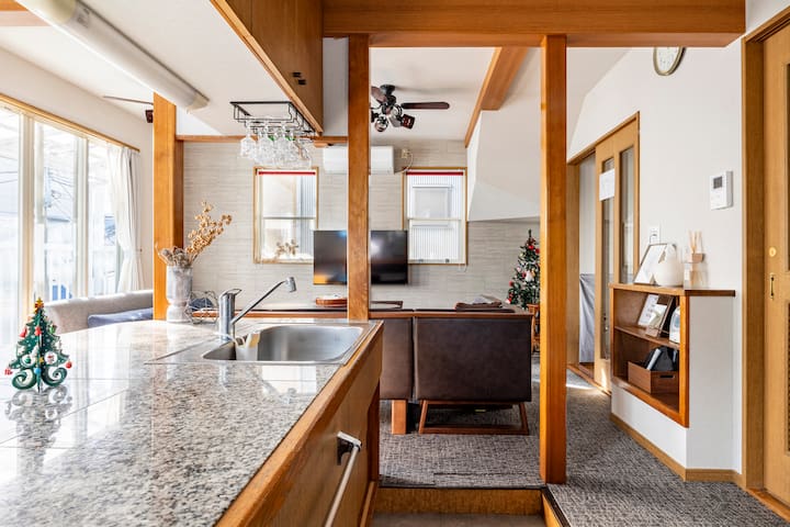 大家族の光あふれる家/115㎡/4ベッドルーム/シモンズダブルベッド7台！