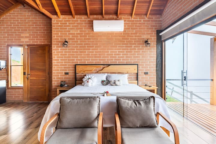 Chalet Recanto das Nuvens, with hot tub and café / Encanto