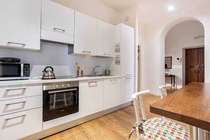 Charming 3 BR in Spanish Steps WiFi gallery image 3