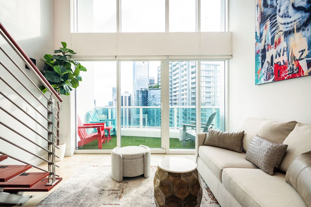 BrickellRiver LOFT/parking & 12 min to South Beach