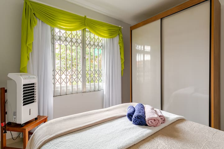 Tani ka ajër të kondicionuar të ftohtë 9000BTUS, kjo fotografi me ajër të kondicionuar është nga muaji i kaluar.