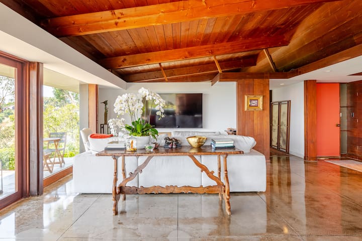 Beverly Hills Oasis with Pool & Stunning Views gallery image 4