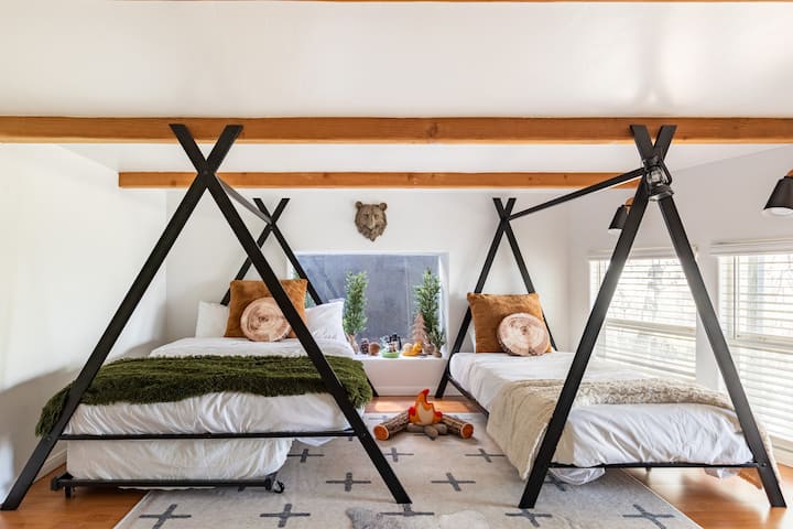 Camp room. 