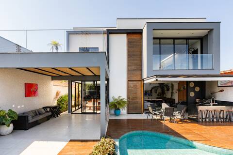 Top Peruíbe House 50m from the beach with sea view.
