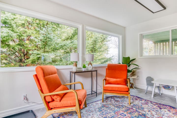 Emerald Heights Retreat near hiking trail 5BD/3BTH gallery image 3