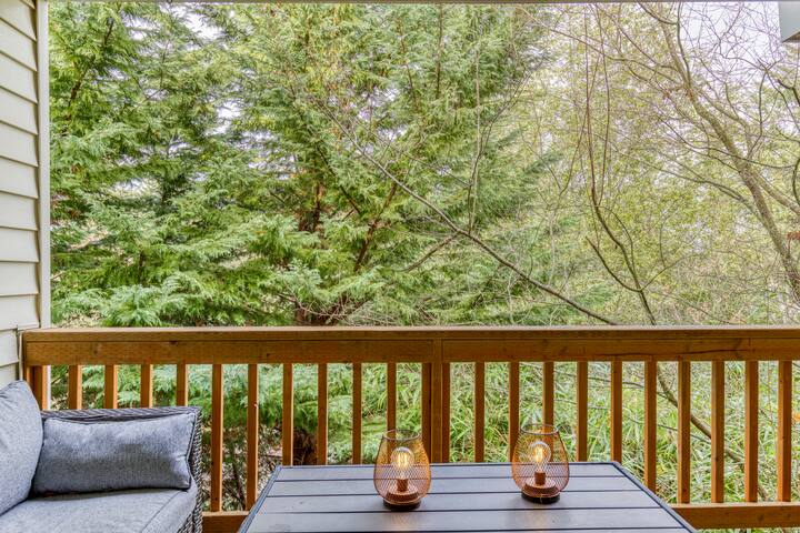 Emerald Heights Retreat near hiking trail 5BD/3BTH gallery image 2