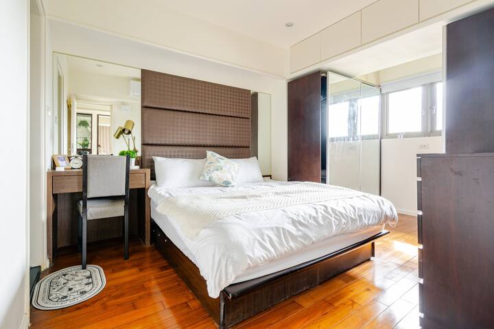 Stylish Elevator 3BR near Daan Park | For Families gallery image 5