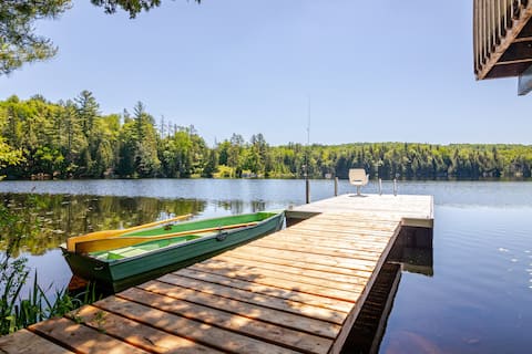 Le Petit Cosy Chalet on the Lake