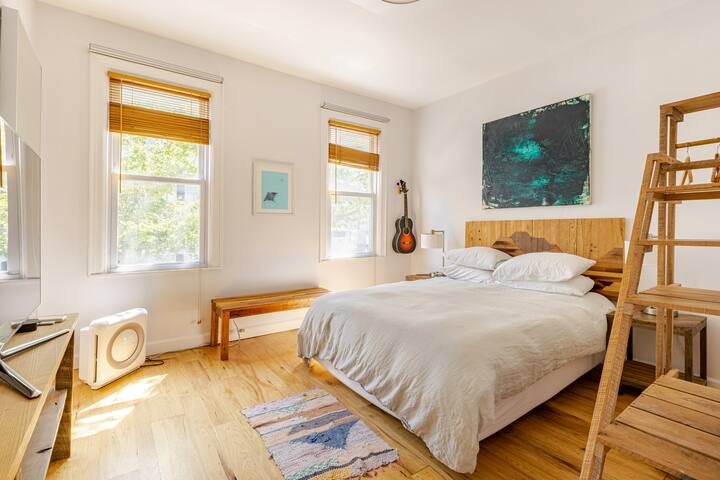 Beautiful house in the heart of Williamsburg gallery image 2