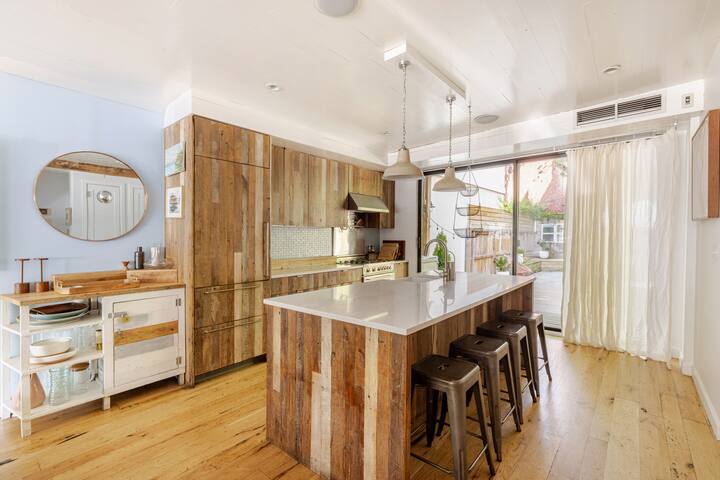 Beautiful house in the heart of Williamsburg gallery image 3