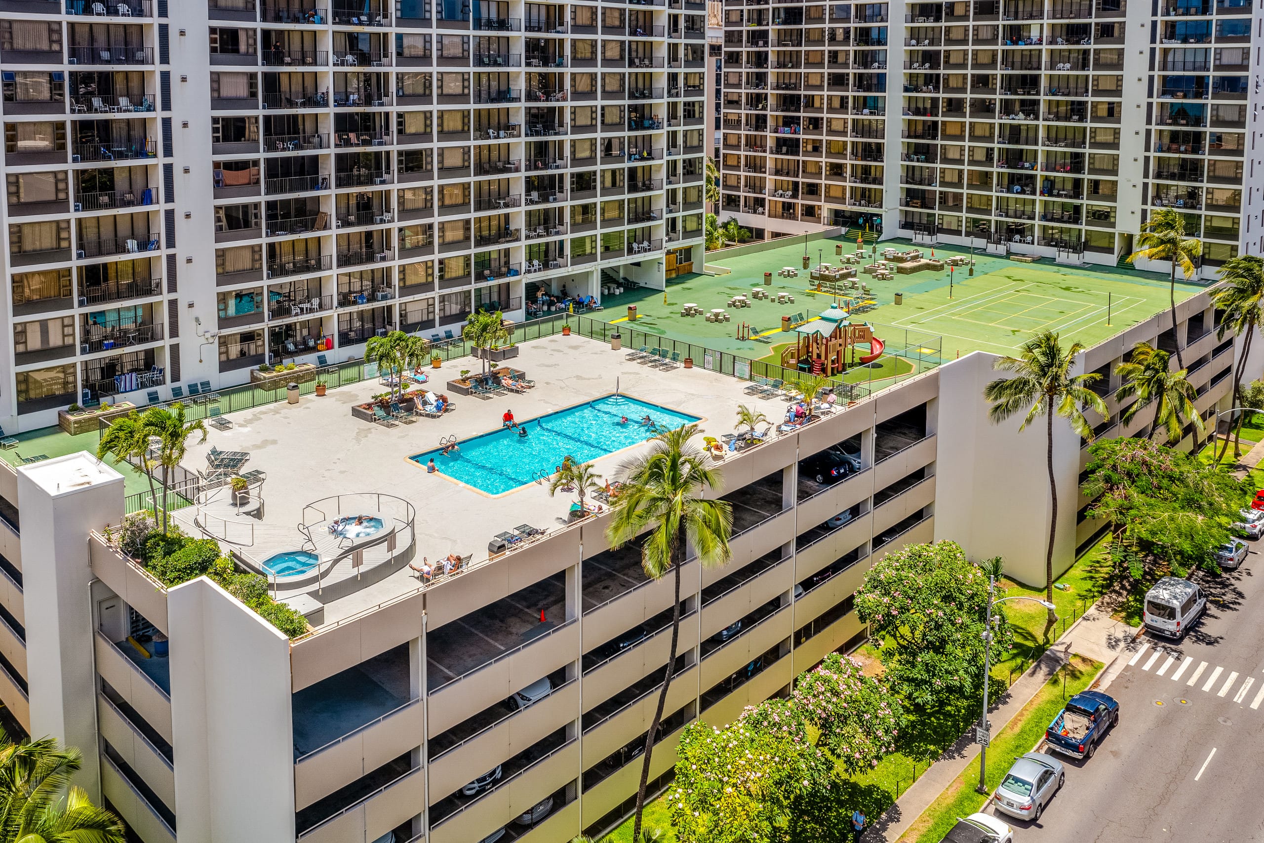 Modern Waikiki Banyan w/Parking. Walk to Beach! - Image 57