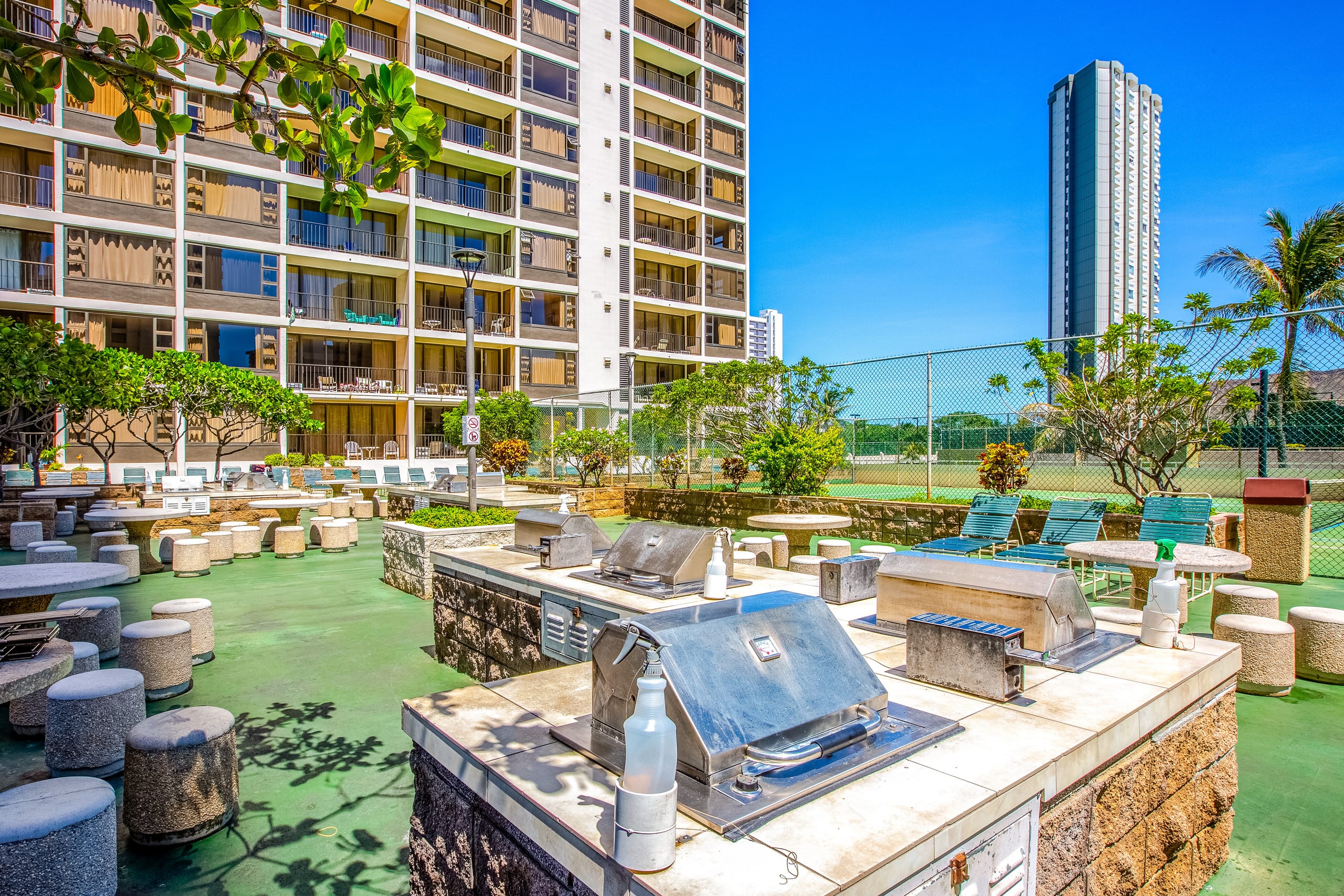 Modern Waikiki Banyan w/Parking. Walk to Beach! - Image 52
