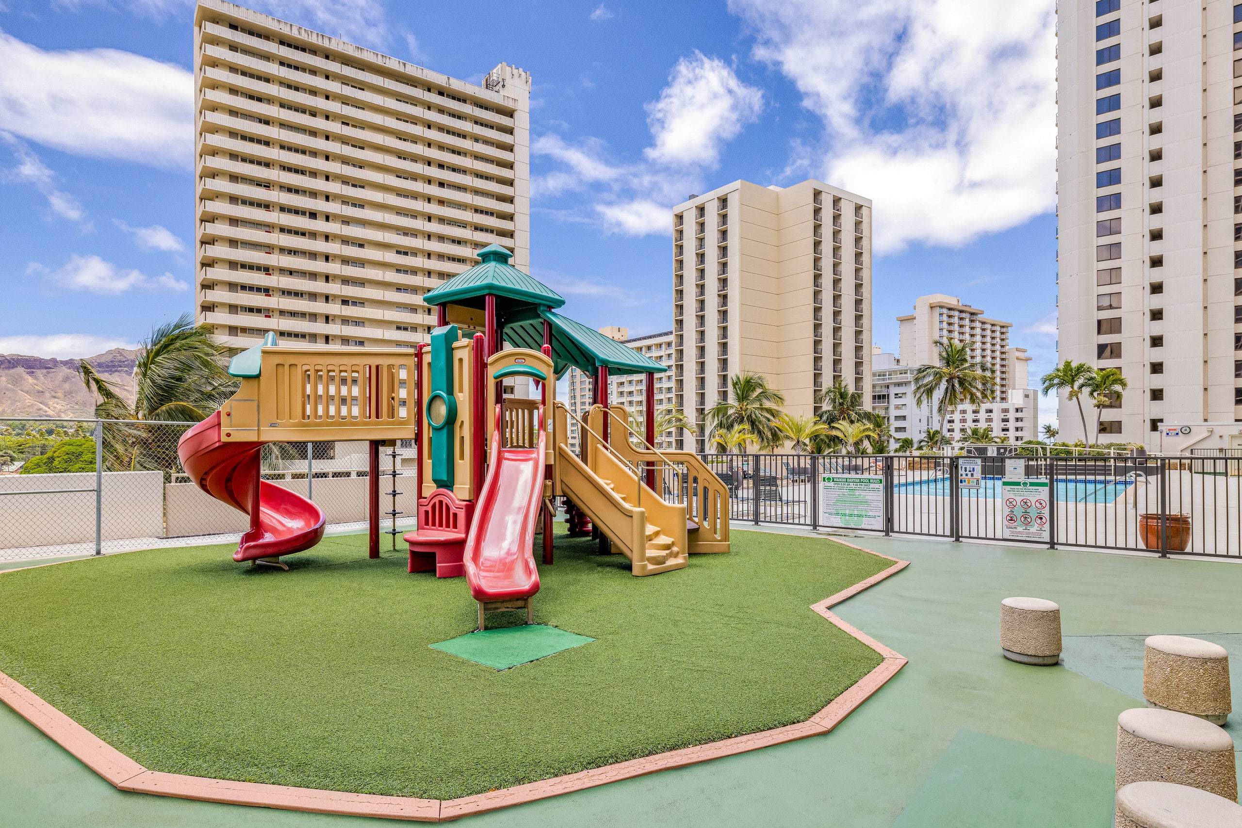 Modern Waikiki Banyan w/Parking. Walk to Beach! - Image 49