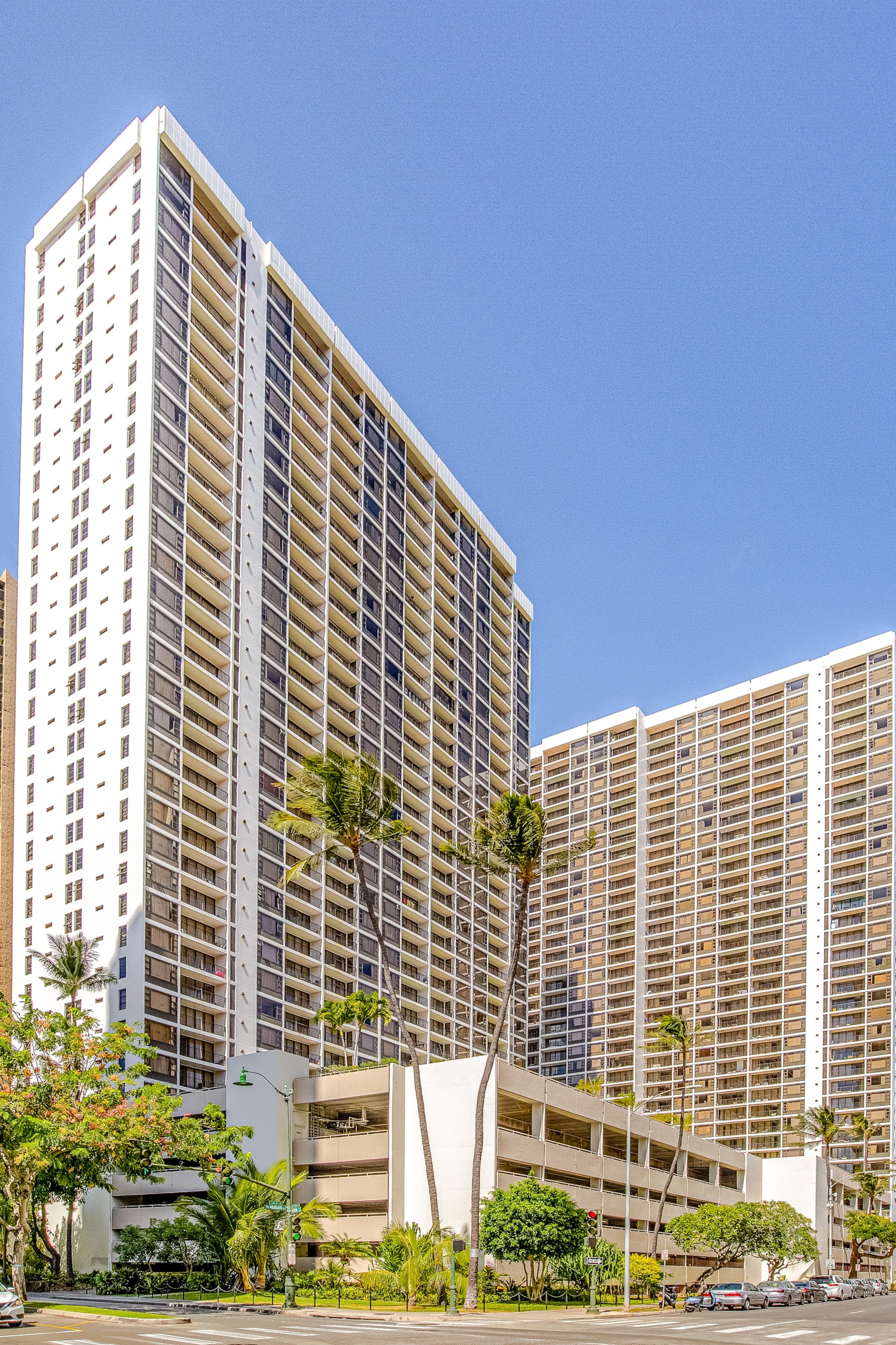 Modern Waikiki Banyan w/Parking. Walk to Beach! - Image 50