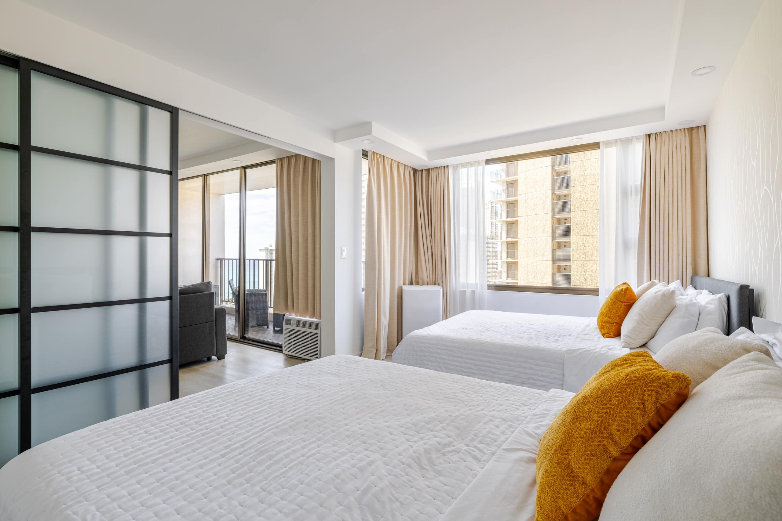 Modern Waikiki Banyan w/Parking. Walk to Beach! - Image 30
