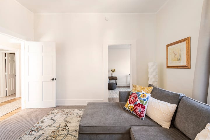Central 1bd/1bth | 1.8 Miles From Casino - Danville, VA