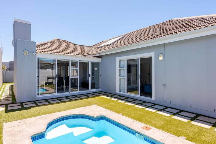 Cape Town 3BR Villa w/ Pool, BBQ near Century City gallery image 2