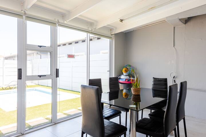 Cape Town 3BR Villa w/ Pool, BBQ near Century City gallery image 4