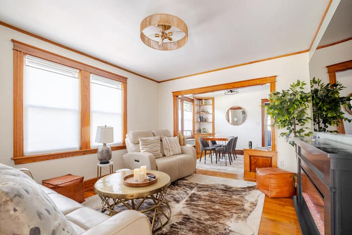 Quiet 2br/2ba Dog-friendly + Parking Near Downtown - Westbrook, ME
