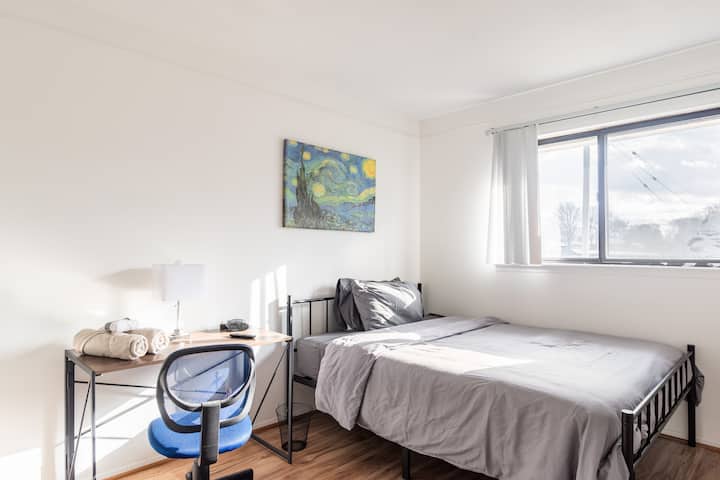 A TV, a queen bed and desk is provided