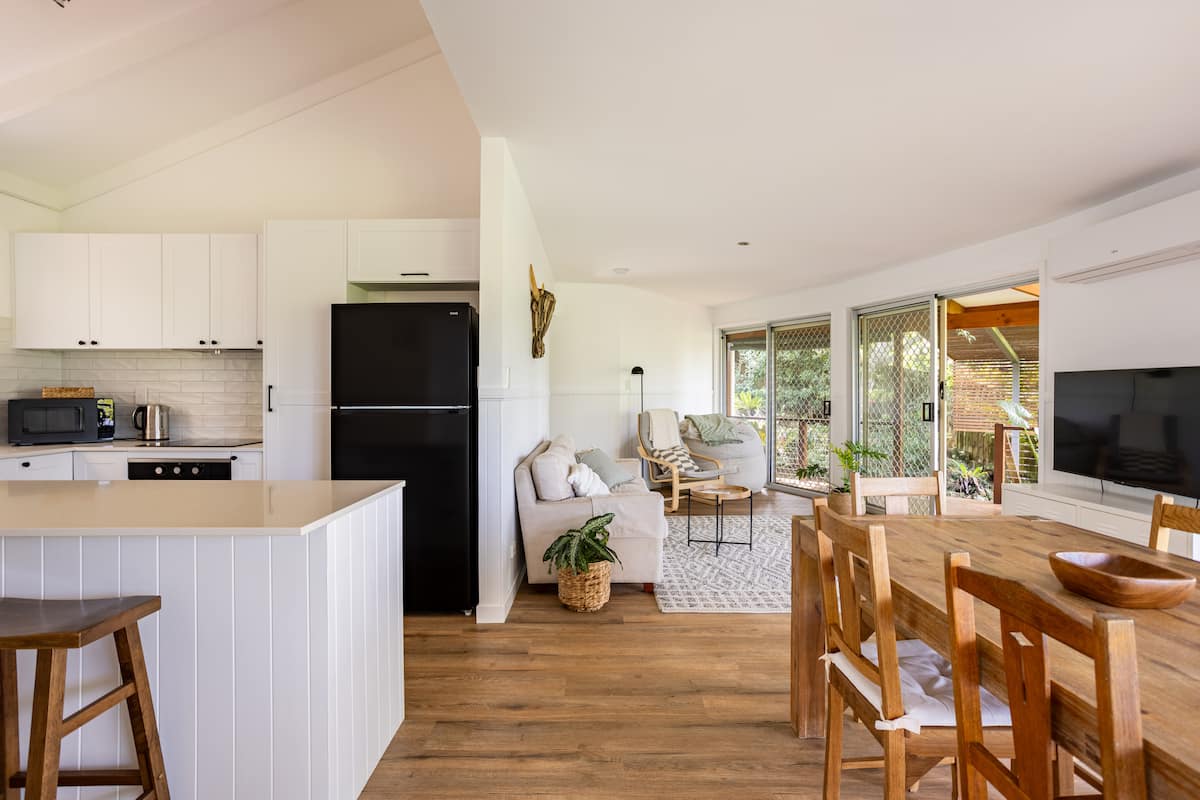 Mountain Tree House — photo via the host's Airbnb listing